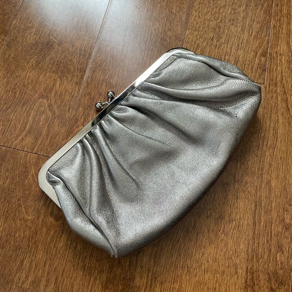 Vintage Y2K Silver LEATHER clutch purse - Picture 8 of 10